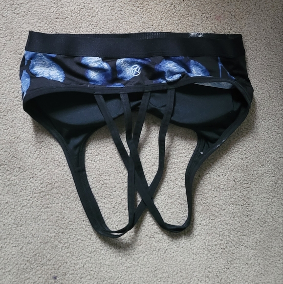 Move Sports Bra - Picture 2 of 3